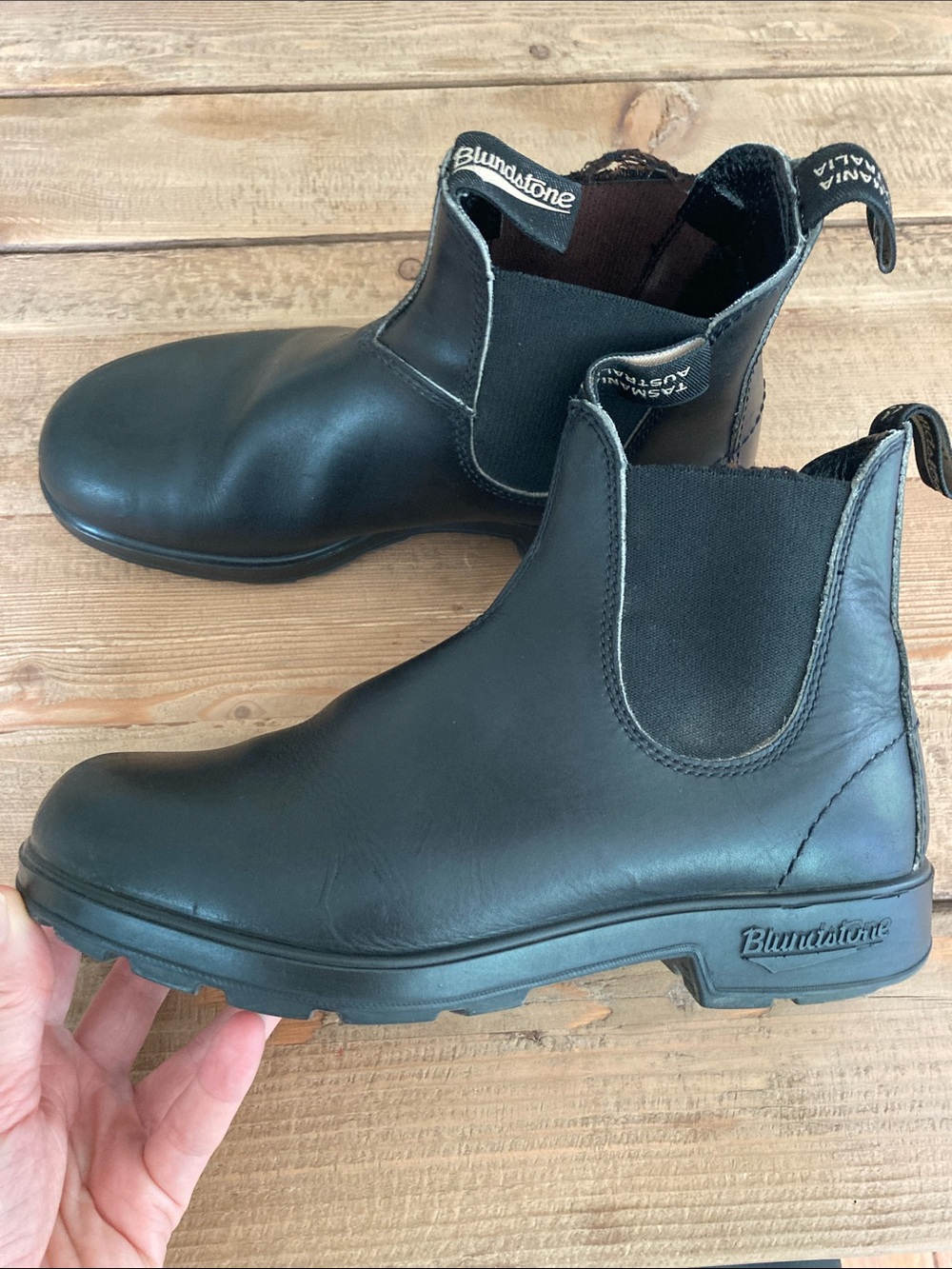 Blundstone Matte Black Chelsea Boots - size 9.5
